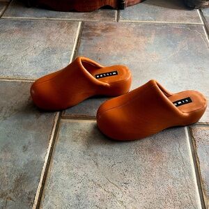Simon Miller Bubble Clog Size 8